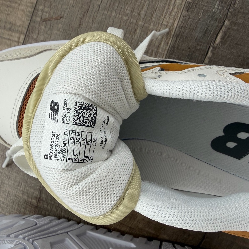 New Balance 550 Athletic Sneakers - Stylish Everyday Comfort - Picture 5 of 5